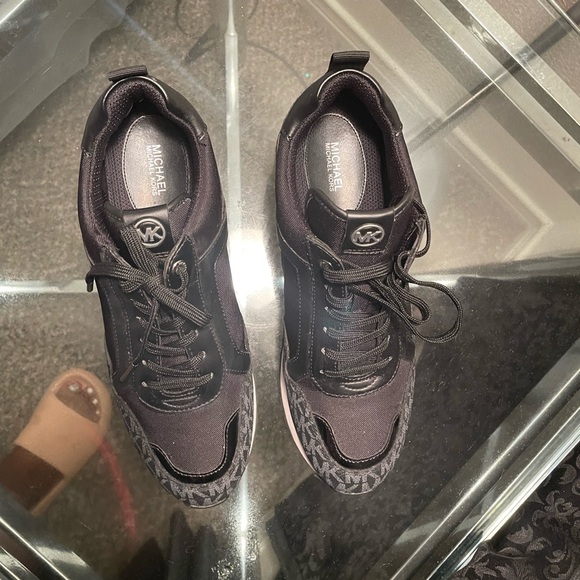 Black - Picture 1 of 3